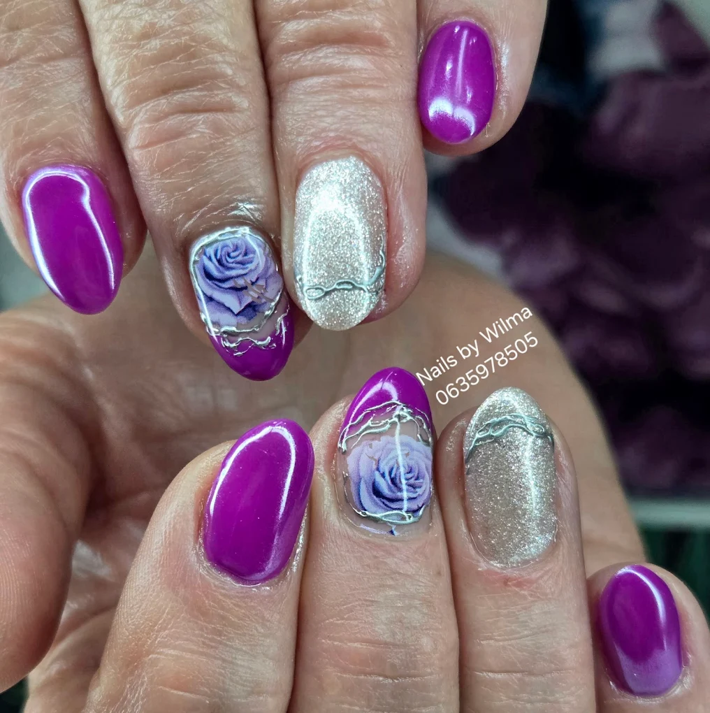 Pastel blue nails with white daisy flower art