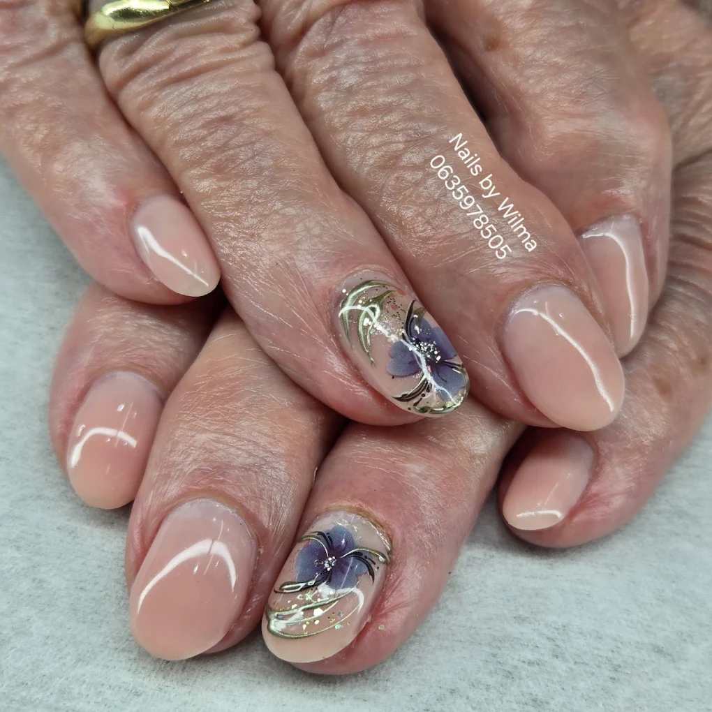 Natural-looking nails with subtle white floral accents