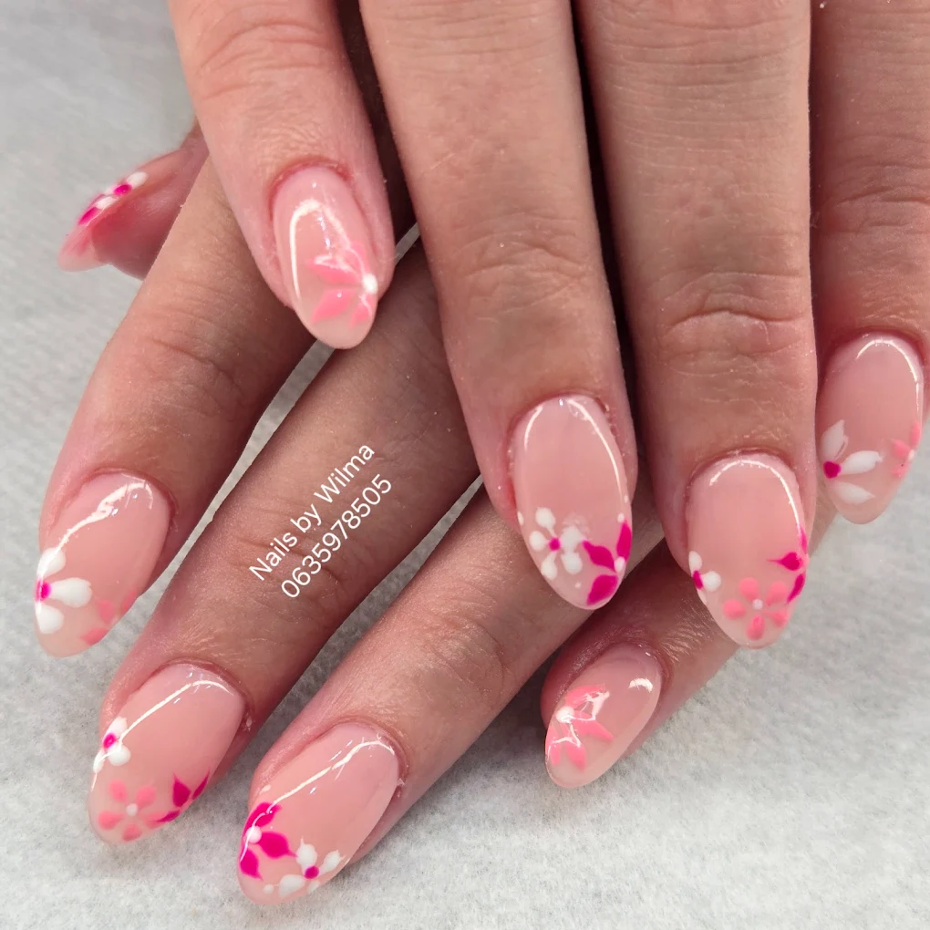 Beautiful nail art design by Wilma